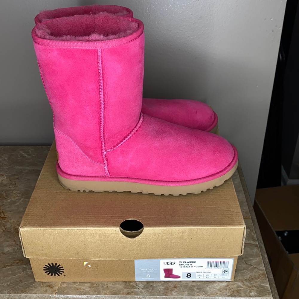 Women’s uggs!